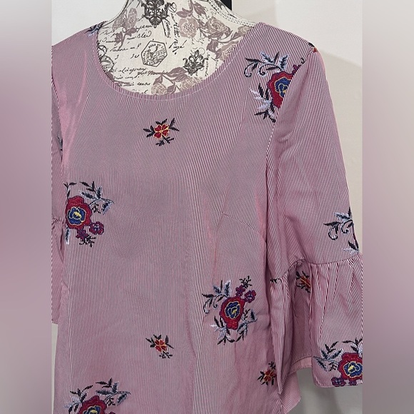 NINE WEST Red and white stripe with embroidered floral design top size L - Picture 2 of 14